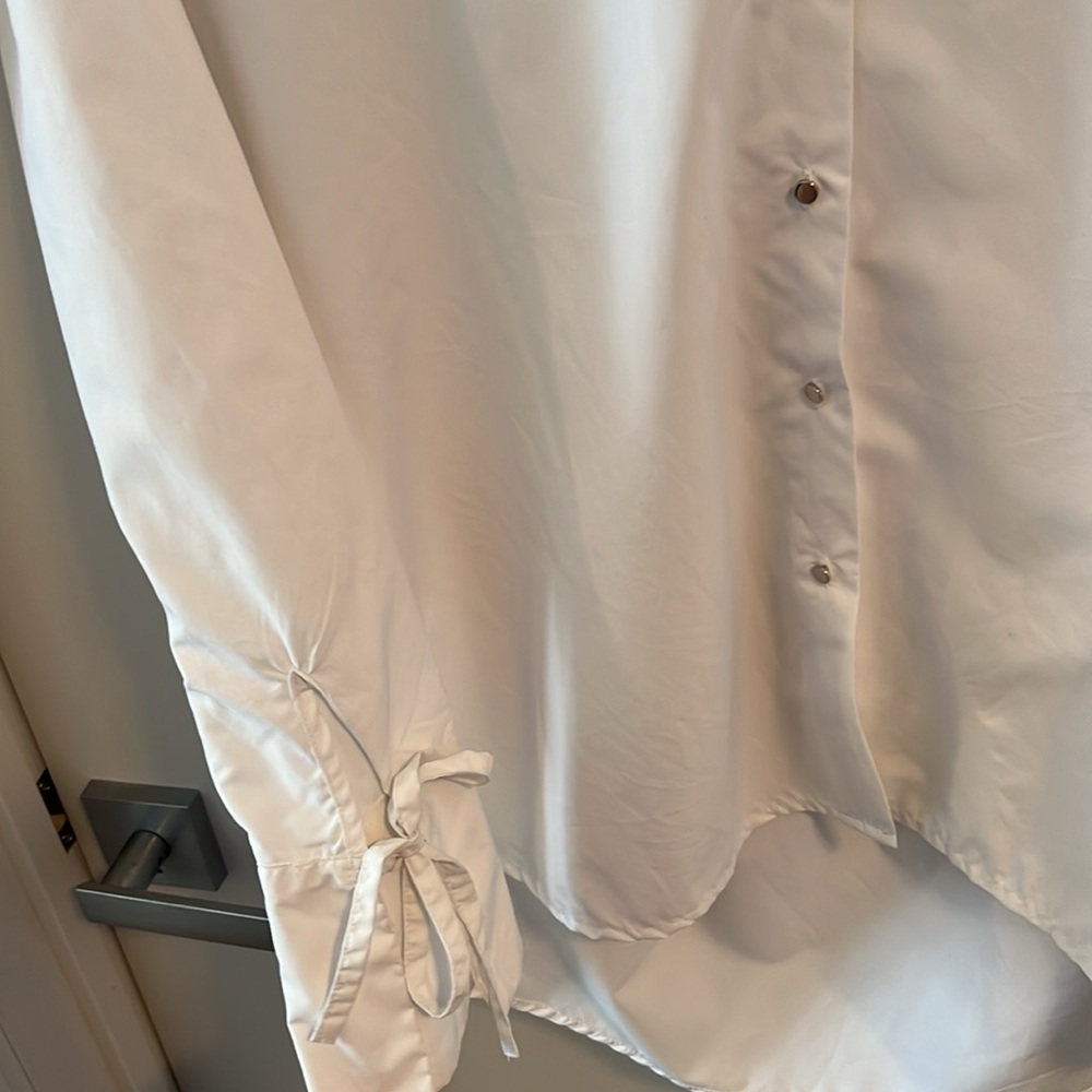 Whithe blouse - Picture 2 of 4